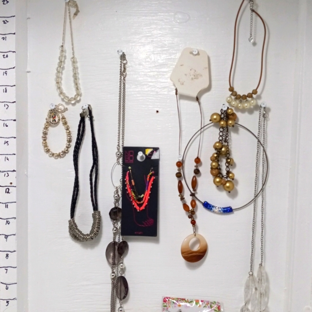 I-17 bracelet and necklace lot misc,pieces